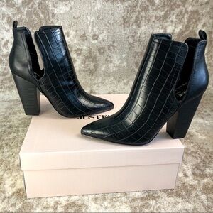 JUST FAB Old Towne Booties Size 9 NWOT